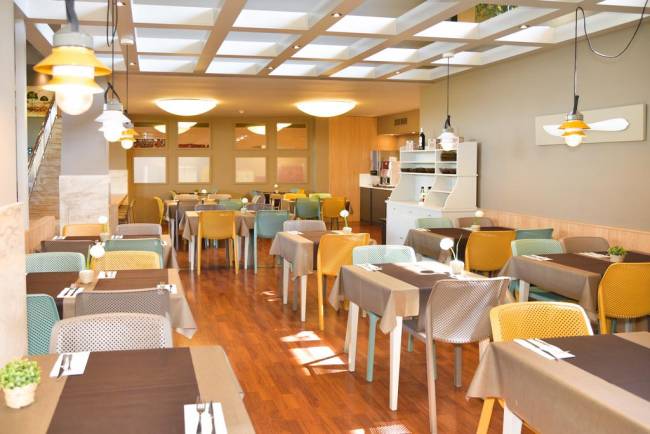 Стул пластиковый Bit тортора 520х550х840 мм