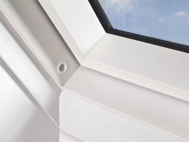 Пластиковое мансардное окно PTP U3, однокамерное Пластиковое мансардное окно PTP U3, однокамерное