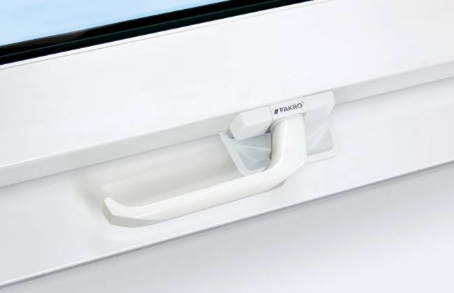 Пластиковое мансардное окно PTP U3, однокамерное Пластиковое мансардное окно PTP U3, однокамерное