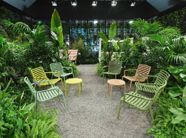 Столик пластиковый журнальный Doga грушевый Ø500х400 мм